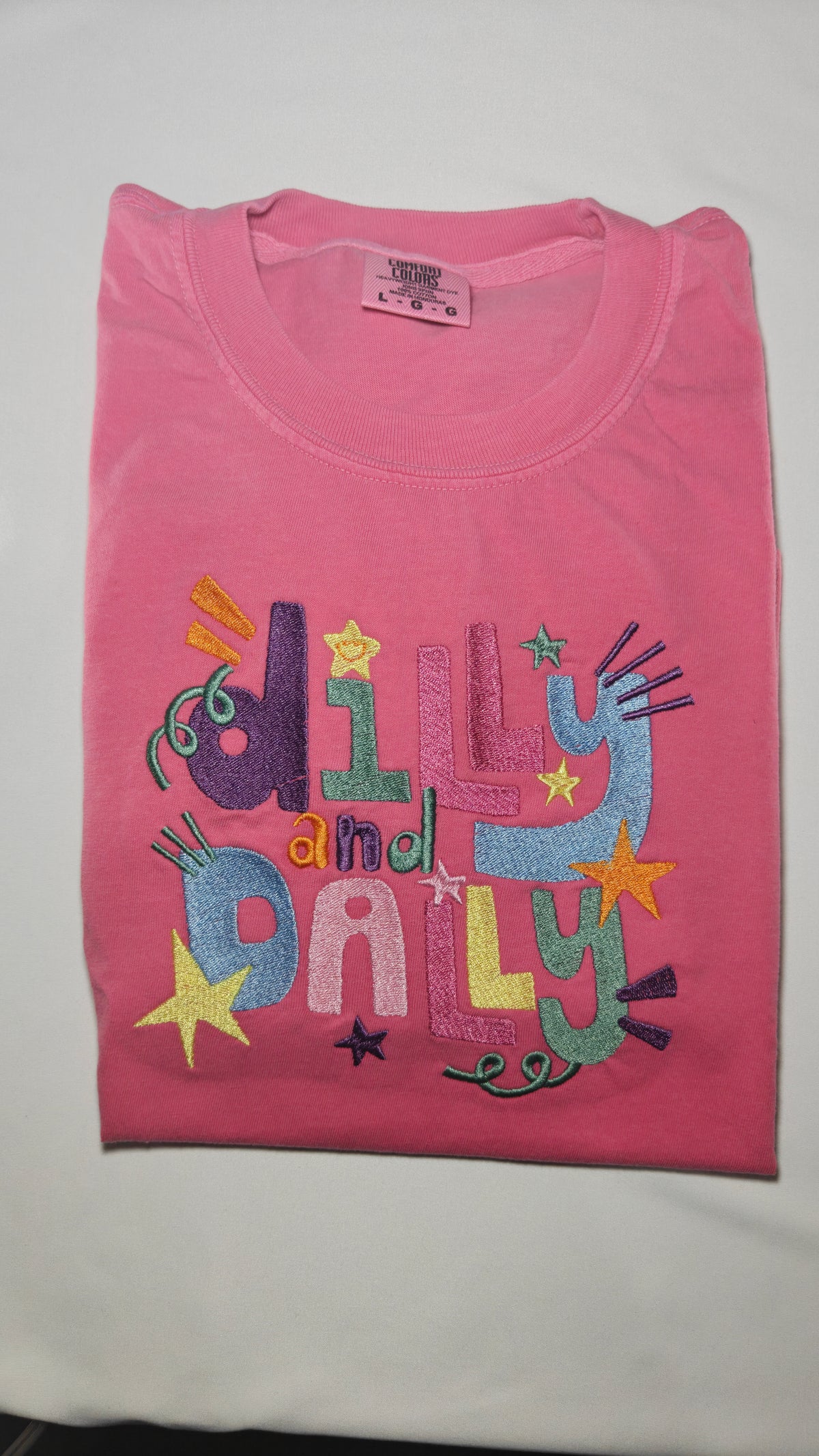 Dilly Dally Tee